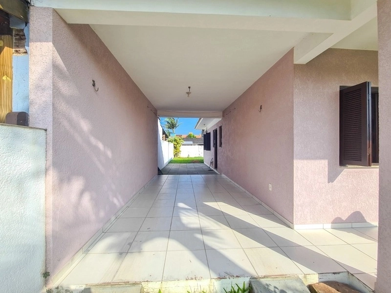 LINDA CASA CLÁSSICA COM 3 DORMITÓRIOS (1 SUÍTE) E PRÓXIMO AO MAR: 22ª foto da galeria de imagens do imóvel