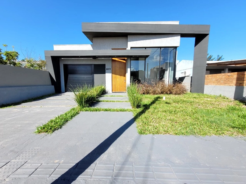 CASA ALTO PADRÃO 3 SUÍTES  - JUNTO AO MAR: 1ª foto da galeria de imagens do imóvel