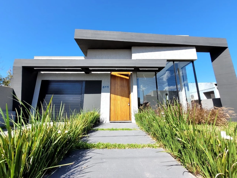 CASA ALTO PADRÃO 3 SUÍTES  - JUNTO AO MAR: 2ª foto da galeria de imagens do imóvel