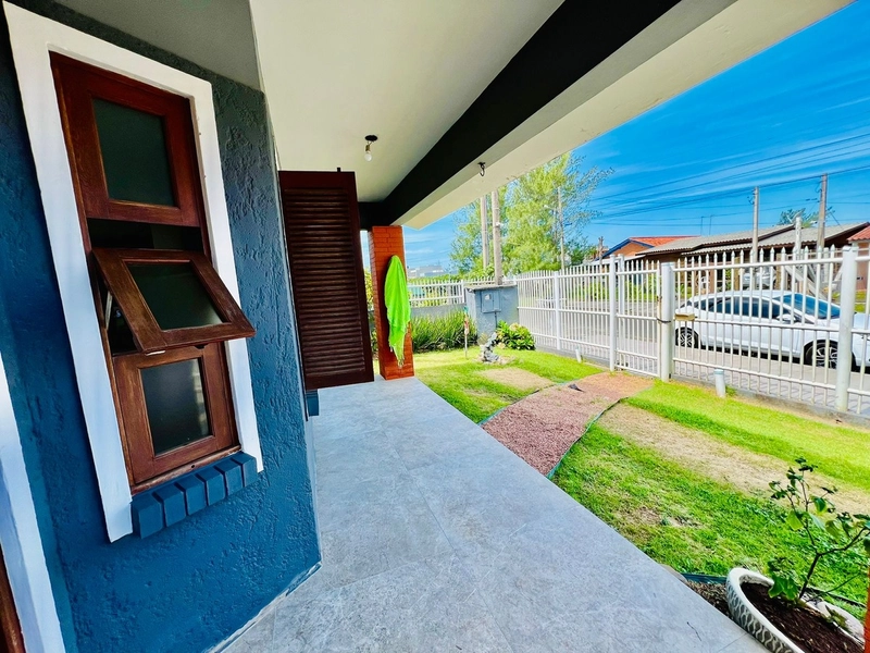 CASA 3 DORMITÓRIOS (2 SUÍTES) - PISCINA NOS FUNDOS E PRÓXIMA AO MAR: 3ª foto da galeria de imagens do imóvel