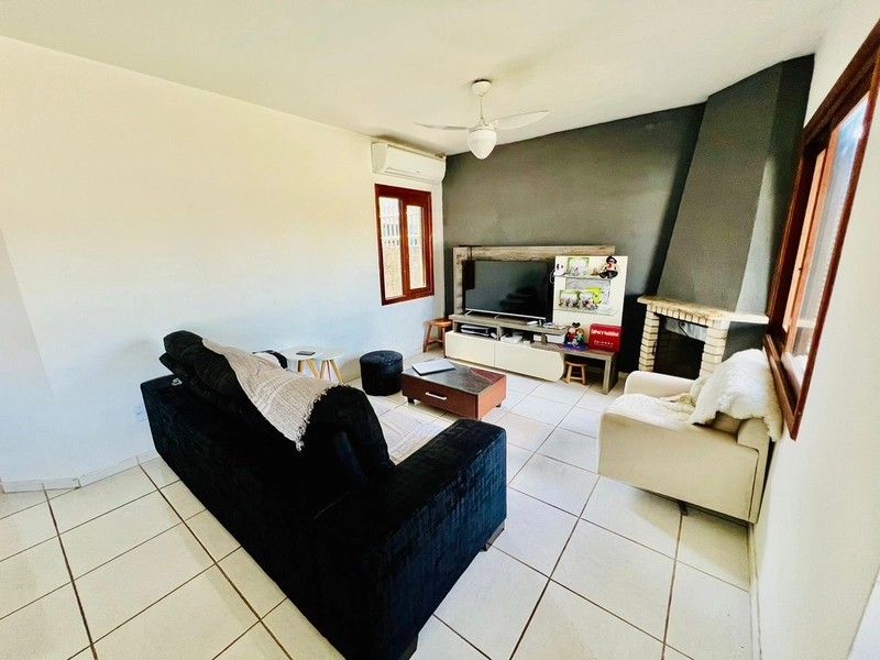 CASA 3 DORMITÓRIOS (2 SUÍTES) - PISCINA NOS FUNDOS E PRÓXIMA AO MAR: 5ª foto da galeria de imagens do imóvel