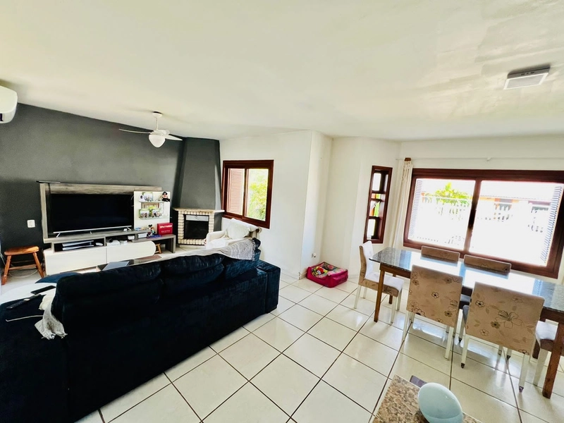 CASA 3 DORMITÓRIOS (2 SUÍTES) - PISCINA NOS FUNDOS E PRÓXIMA AO MAR: 4ª foto da galeria de imagens do imóvel