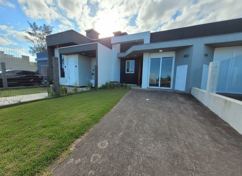 CASA 3 DORMITÓRIOS (1 SUÍTE) - 3 QUADRAS DO MAR