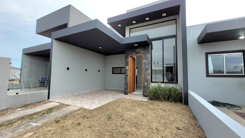 CASA 3 DORMITÓRIOS (1 SUÍTE) COM ROOFTOP - PRÓXIMO AO MAR: 1ª foto da galeria de imagens do imóvel