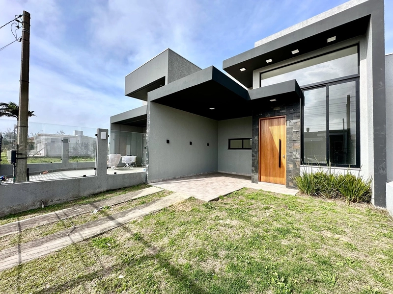 CASA 3 DORMITÓRIOS (1 SUÍTE) COM ROOFTOP - PRÓXIMO AO MAR