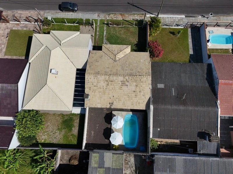Casa 3 dorm sendo um suite piscina e poucos metros do mar: 2ª foto da galeria de imagens do imóvel