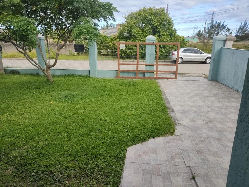 CASA AMPLO TERRENO - 2 DORMITÓRIOS - APTA A FINANCIAMENTO BANCÁRIO: 2ª foto da galeria de imagens do imóvel