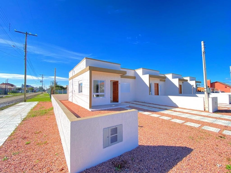CASA 2 DORMITÓRIOS - 50 METROS DO MAR - APTA A FINANCIAMENTO BANCÁRIO: 1ª foto da galeria de imagens do imóvel
