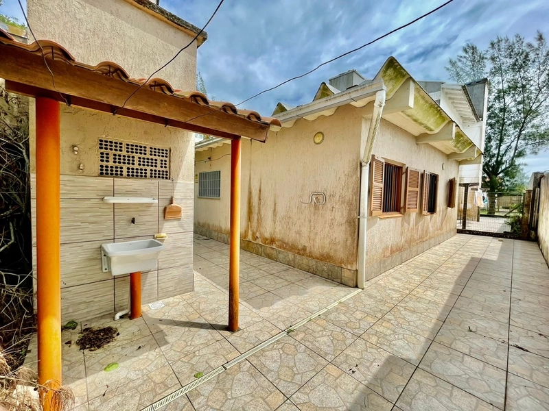 CASA 3 DORMITÓRIOS - AMPLO TERRENO - 4 QUADRAS DO MAR: 14ª foto da galeria de imagens do imóvel