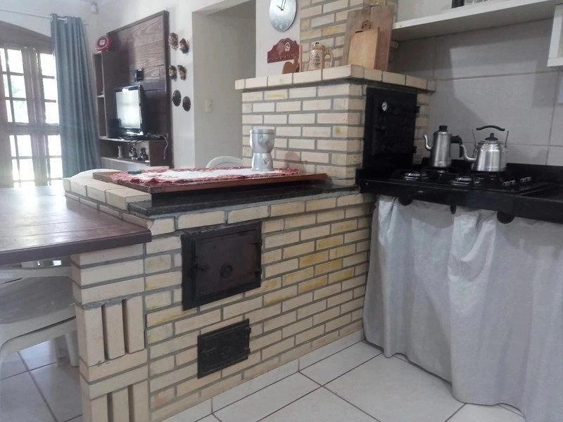 CASA EM 2 TERRENOS - POUCOS METROS DO MAR - FRENTE ÁREA VERDE: 5ª foto da galeria de imagens do imóvel