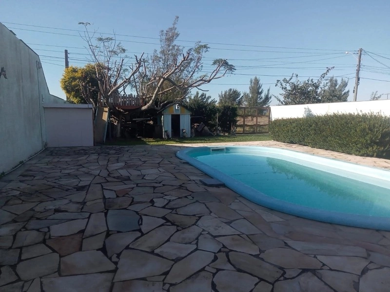 CASA EM 2 TERRENOS - POUCOS METROS DO MAR - FRENTE ÁREA VERDE: 2ª foto da galeria de imagens do imóvel