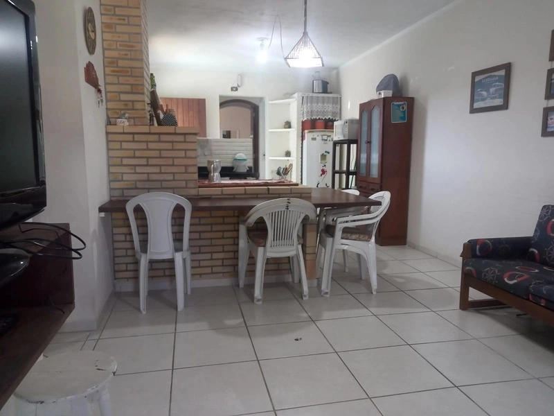 CASA EM 2 TERRENOS - POUCOS METROS DO MAR - FRENTE ÁREA VERDE: 6ª foto da galeria de imagens do imóvel