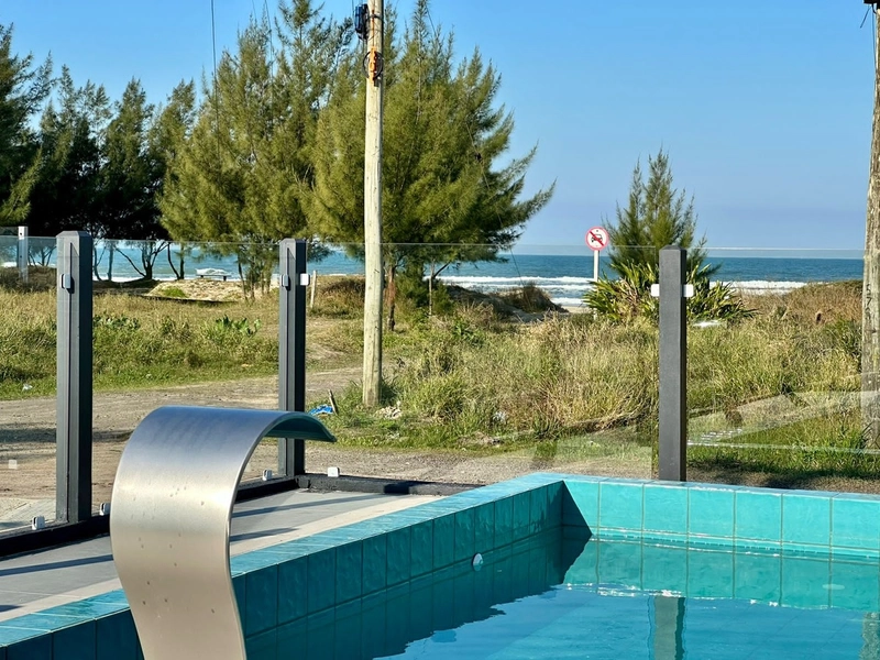 SOBRADO BEIRA MAR COM 3 DORMITÓRIOS (1 SUÍTE) - PISCINA E MOBILIADO: 4ª foto da galeria de imagens do imóvel