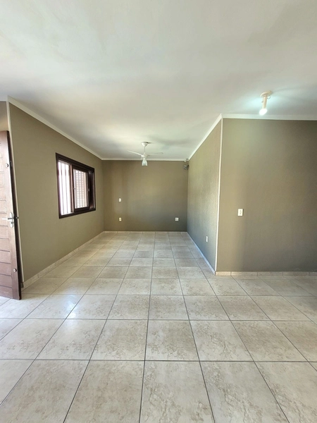 CASA 3 DORMITÓRIOS (1 SUÍTE) - TERRENO AMPLO - PISCINA: 5ª foto da galeria de imagens do imóvel