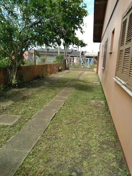 CASA 3 DORMITÓRIOS (1 SUÍTE) - JUNTO AO MAR - AMPLO TERRENO: 12ª foto da galeria de imagens do imóvel