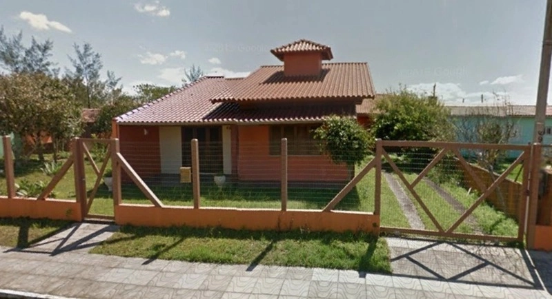 CASA 3 DORMITÓRIOS (1 SUÍTE) - JUNTO AO MAR - AMPLO TERRENO: 1ª foto da galeria de imagens do imóvel