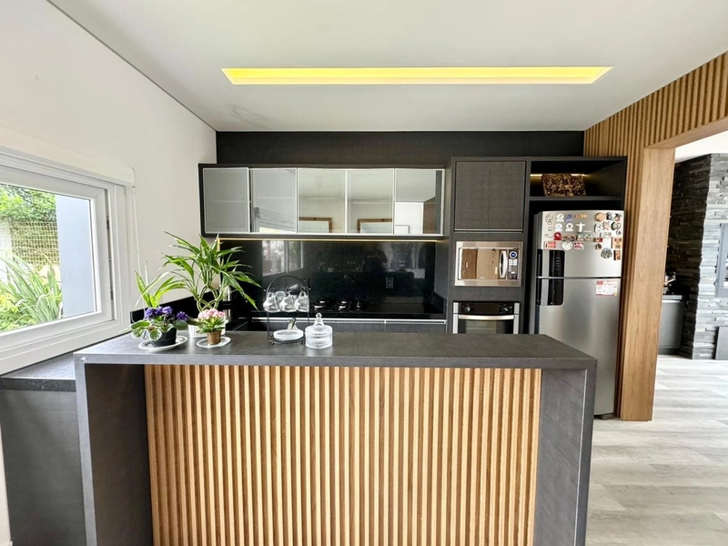 CASA PADRÃO CONDOMÍNIO HÁ POUCOS METROS DO MAR NO ARAÇÁ: 7ª foto da galeria de imagens do imóvel
