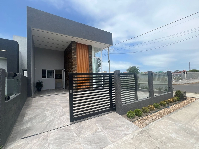 BAIXOU PREÇO ! CASA 2 DORMITÓRIOS (1 SUÍTE) - ESQUINA - PRÓXIMO A TUDO: 2ª foto da galeria de imagens do imóvel