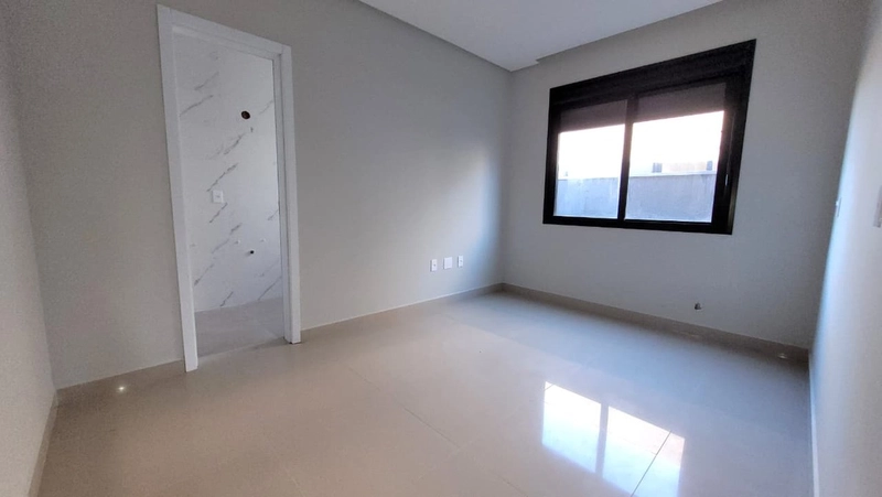 CASA ALTO PADRÃO COM 3 DORMITÓRIOS (1 SUÍTE) - FACHADA MODERNA: 15ª foto da galeria de imagens do imóvel