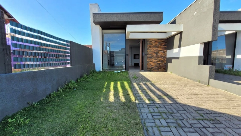 CASA ALTO PADRÃO COM 3 DORMITÓRIOS (1 SUÍTE) - FACHADA MODERNA