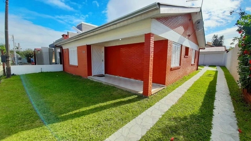 CASA 3 DORMITÓRIOS (1 SUÍTE) + ANEXO COM 1 DORMITÓRIO HÁ 2 QUADRAS MAR: 1ª foto da galeria de imagens do imóvel