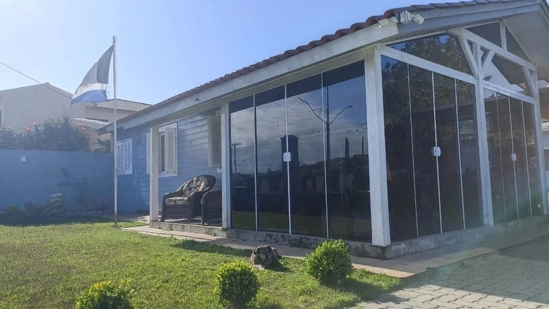 CASA 2 DORMITÓRIOS + ANEXO - FRENTE AVENIDA E PRÓXIMO AO MAR: 1ª foto da galeria de imagens do imóvel