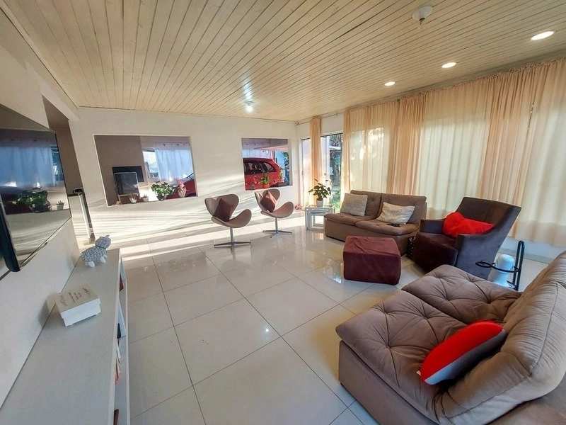 CASA 2 DORMITÓRIOS (1 SUÍTE) - AMPLO TERRENO EM REGIÃO DE MORADORES: 4ª foto da galeria de imagens do imóvel
