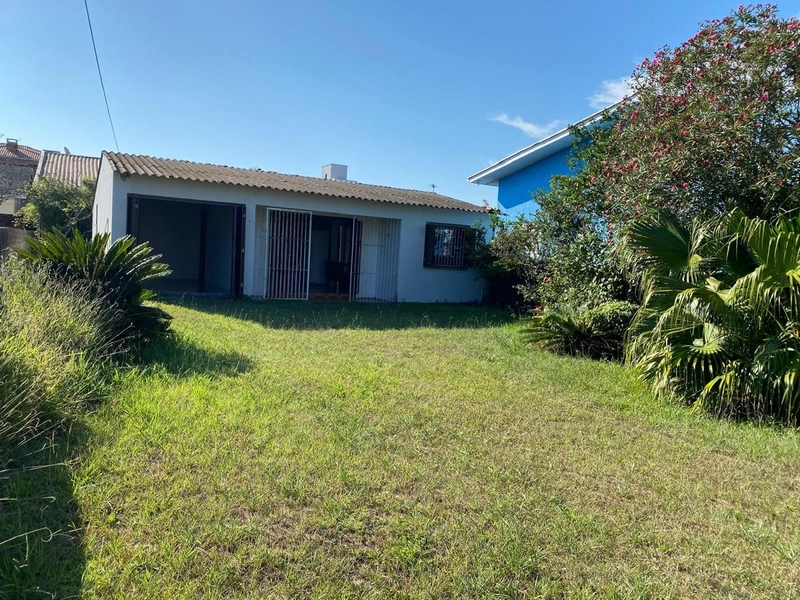 CASA 3 DORMITÓRIOS (1 SUÍTE) - PRÓXIMO AO MAR E CENTRO DE CAPÃO