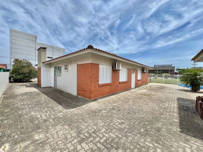CASA DE ESQUINA AMPLA 4 DORMITÓRIOS - PISCINA - ZONA NOVA DE CAPÃO: 20ª foto da galeria de imagens do imóvel