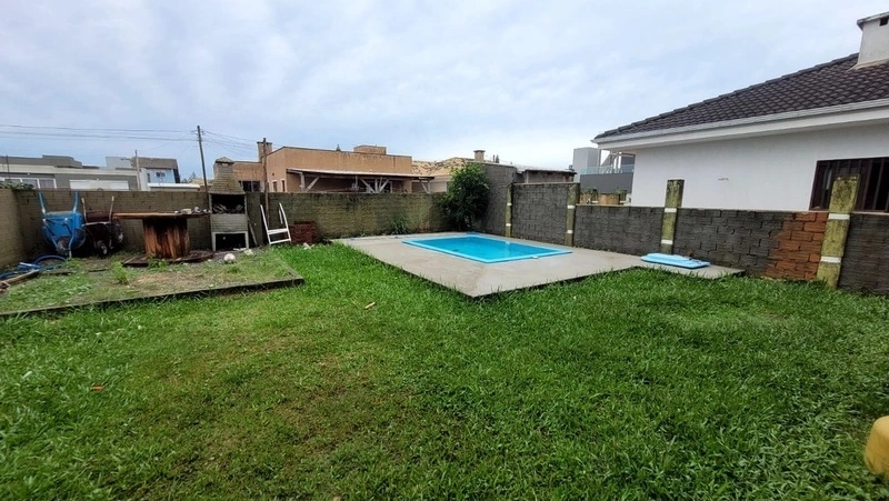 CASA 3 DORMITÓRIOS (1 SUÍTE) - 2 QUADRAS DO MAR - PISCINA - FRENTE AV.: 14ª foto da galeria de imagens do imóvel