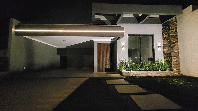 CASA ALTO PADRÃO 3 DORMITÓRIOS (1 SUÍTE) - FRENTE AVENIDA: 1ª foto da galeria de imagens do imóvel