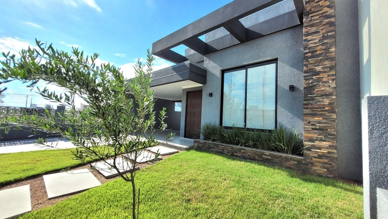 CASA ALTO PADRÃO 3 DORMITÓRIOS (1 SUÍTE) - FRENTE AVENIDA: 4ª foto da galeria de imagens do imóvel