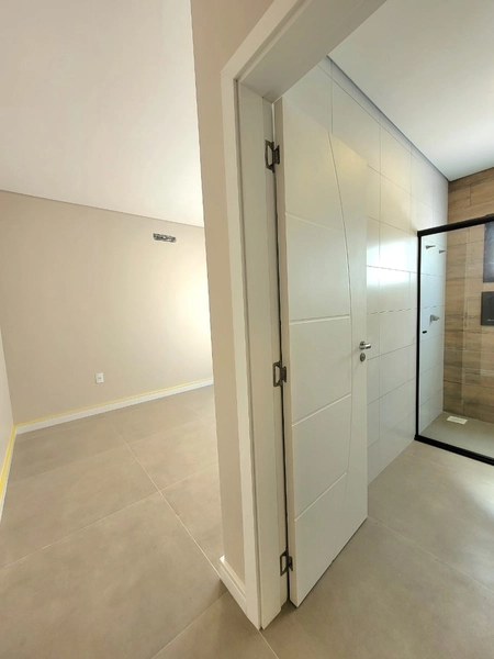 CASA ALTO PADRÃO COM 3 DORMITÓRIOS (1 SUÍTE) - FRENTE AV - 100M MAR: 6ª foto da galeria de imagens do imóvel