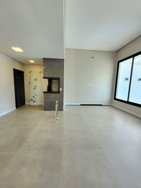 CASA ALTO PADRÃO COM 3 DORMITÓRIOS (1 SUÍTE) - FRENTE AV - 100M MAR: 2ª foto da galeria de imagens do imóvel