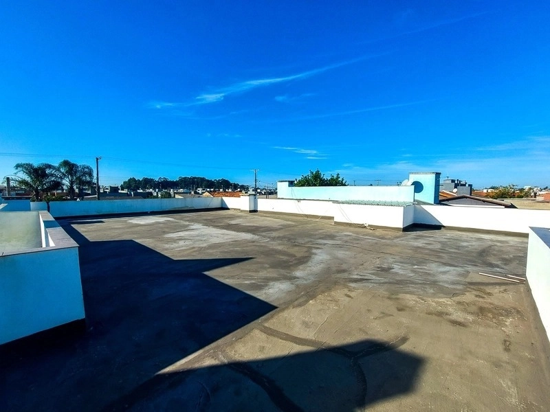 DUAS CASAS - FRENTE AVENIDA - COM TERRAÇO: 18ª foto da galeria de imagens do imóvel