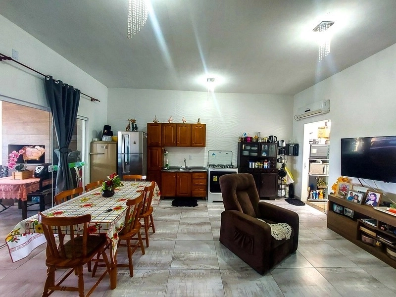 DUAS CASAS - FRENTE AVENIDA - COM TERRAÇO: 5ª foto da galeria de imagens do imóvel