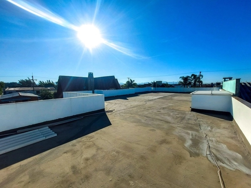 DUAS CASAS - FRENTE AVENIDA - COM TERRAÇO: 19ª foto da galeria de imagens do imóvel