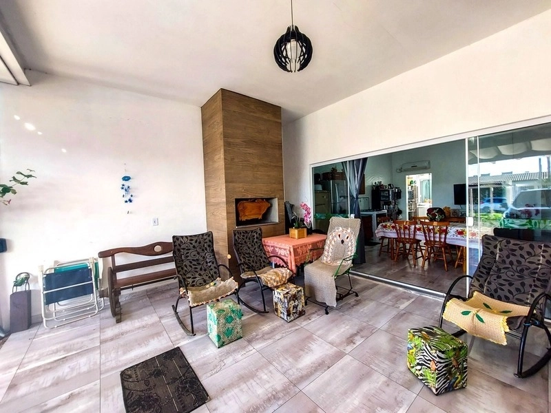 DUAS CASAS - FRENTE AVENIDA - COM TERRAÇO: 4ª foto da galeria de imagens do imóvel