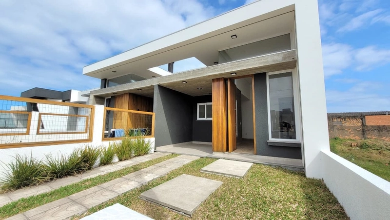 CASA FACHADA DIFERENCIADA - 2 DORMITÓRIOS (1 SUÍTE) - 1 QUADRA AV: 24ª foto da galeria de imagens do imóvel