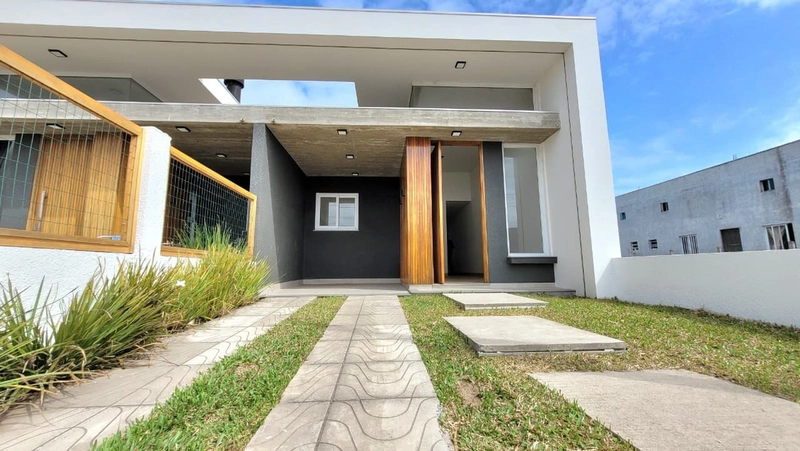 CASA FACHADA DIFERENCIADA - 2 DORMITÓRIOS (1 SUÍTE) - 1 QUADRA AV