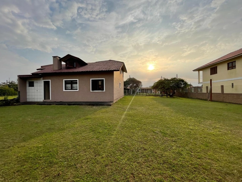 CASA 3 DORMITÓRIOS EM DOIS TERRENOS - LADO ÁREA VERDE - 3 QUADRAS MAR: 6ª foto da galeria de imagens do imóvel