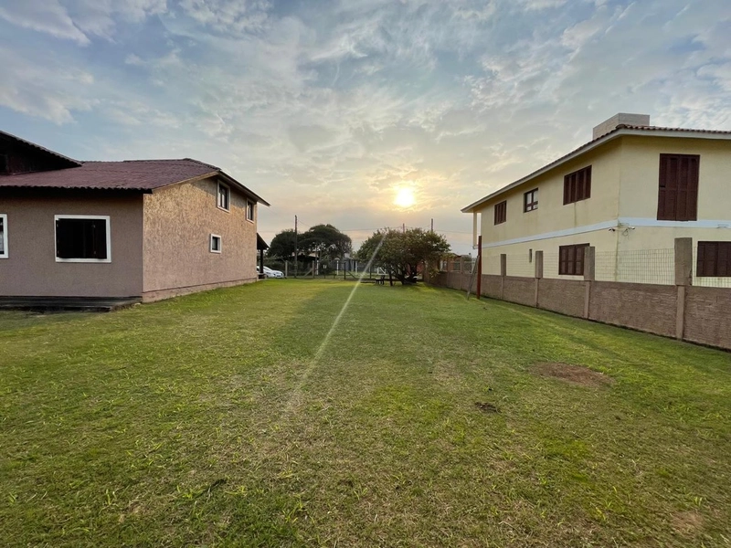CASA 3 DORMITÓRIOS EM DOIS TERRENOS - LADO ÁREA VERDE - 3 QUADRAS MAR: 5ª foto da galeria de imagens do imóvel