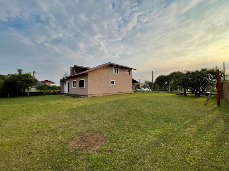 CASA 3 DORMITÓRIOS EM DOIS TERRENOS - LADO ÁREA VERDE - 3 QUADRAS MAR: 4ª foto da galeria de imagens do imóvel