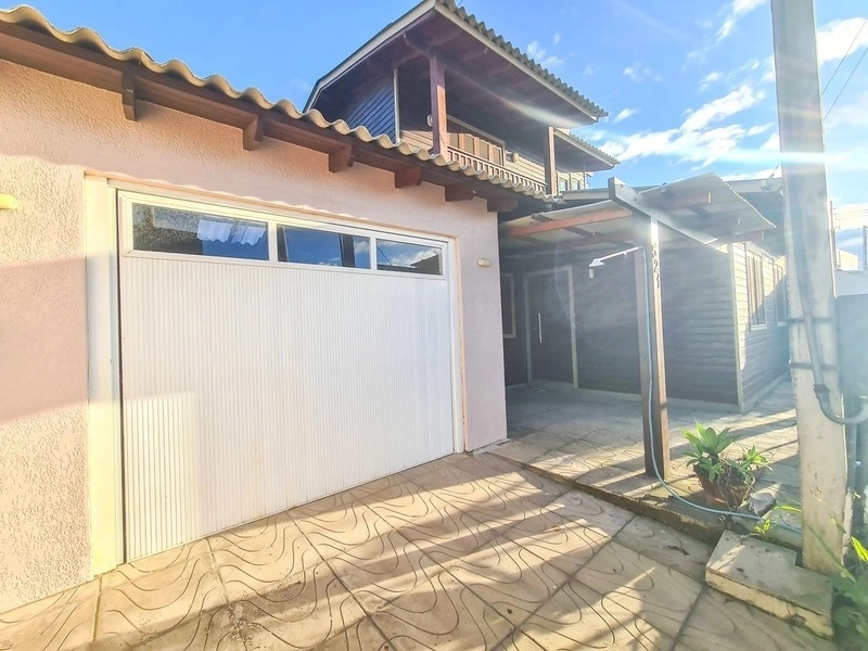 CASA MISTA 3 DORMITÓRIOS - PRÓXIMO AO MAR E MERCADO SUPER CERTO: 3ª foto da galeria de imagens do imóvel