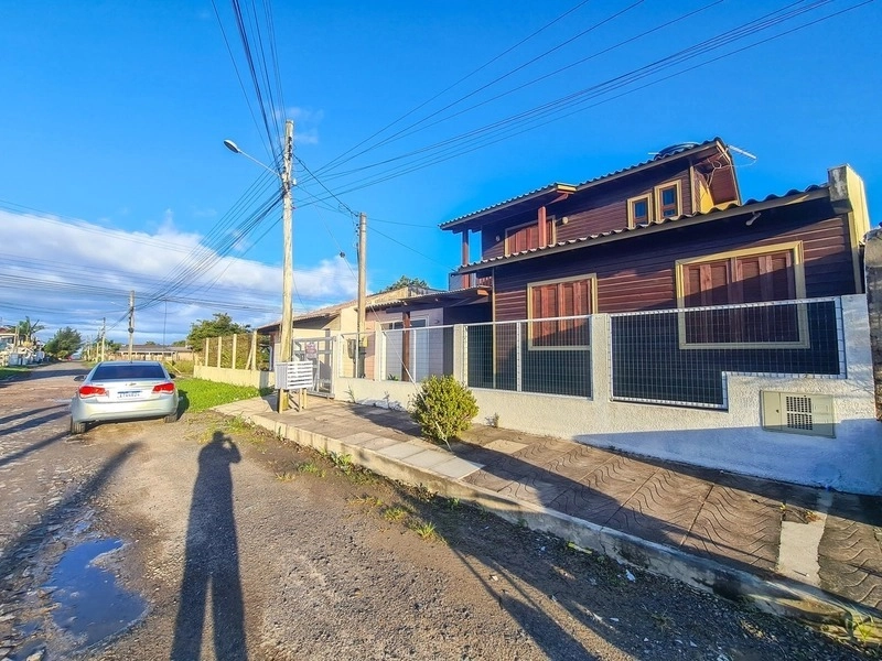 CASA MISTA 3 DORMITÓRIOS - PRÓXIMO AO MAR E MERCADO SUPER CERTO: 1ª foto da galeria de imagens do imóvel