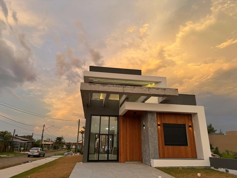 CASA ALTO PADRÃO DE ESQUINA - 3 DORMITÓRIOS (2 SUÍTES): 2ª foto da galeria de imagens do imóvel