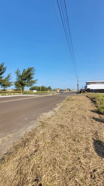 RARIDADE ! TERRENO ÚNICO A VENDA NA BEIRA MAR DO VILLAGE 600M²: 2ª foto da galeria de imagens do imóvel
