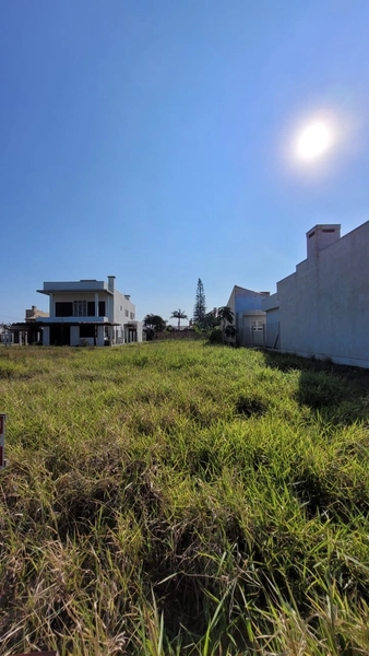 RARIDADE ! TERRENO ÚNICO A VENDA NA BEIRA MAR DO VILLAGE 600M²: 1ª foto da galeria de imagens do imóvel