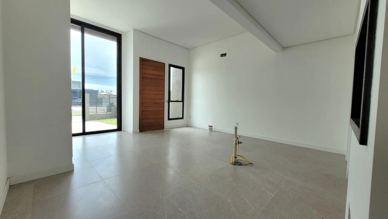 CASA ALTO PADRÃO 2 DORM (1 SUÍTE) - FRENTE AVENIDA - GUARANI: 3ª foto da galeria de imagens do imóvel