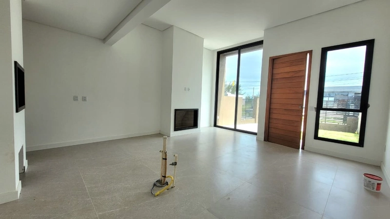 CASA ALTO PADRÃO 2 DORM (1 SUÍTE) - FRENTE AVENIDA - GUARANI: 5ª foto da galeria de imagens do imóvel